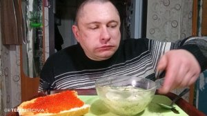 мукбанг/обжорыч/пельмени домашние с бульоном, бутерброды с красной икрой Кежуча/