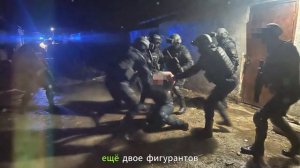 АВТОРИТЕТЫ ВЗЯЛИ ПОД КОНТРОЛЬ КОЛОНИЮ! 7 ФИГУРАНТОВ ЗАДЕРЖАНЫ — ОБЫСКИ В 4 РЕГИОНАХ И АРЕСТЫ.mp4