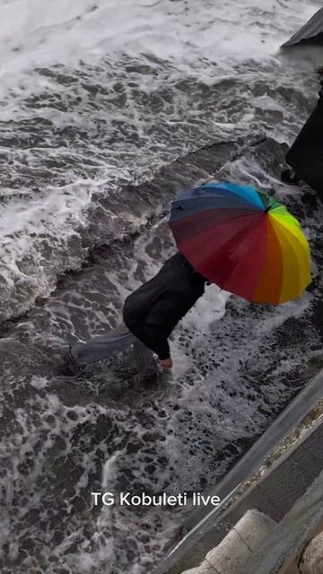 19.02.2026 чудом выжил шторм Кобулети Аджария смотреть онлайн