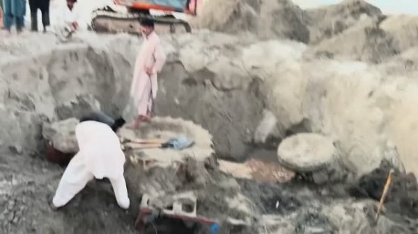 И снова утопили трактор. Пакистан