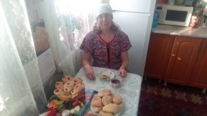 Выживание в деревне.  Пеку пирожки в печке. Думаю как выжить на 2000