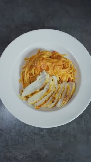Паста в сливочно-томатном соусе с курочкой гриль 🍜