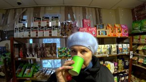 КУПИЛА ПОДАРКИ И СЕБЯ НЕ ОБИДЕЛА)))