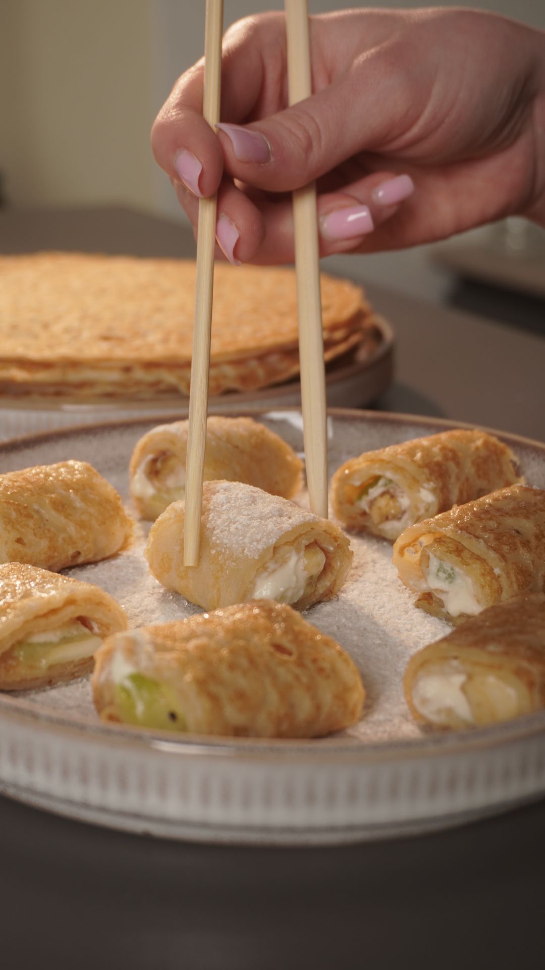 Блинный ролл с воздушным кремом и фруктами 🍌🥝 смотреть онлайн