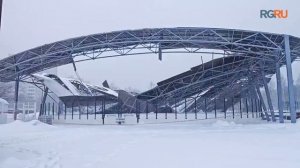Последствия обрушения крыши катка в Чертанове из-за снегопада