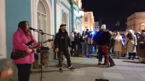 ТАНЦОР МАЙКЛ И  УЛИЧНЫЕ МУЗЫКАНТЫ