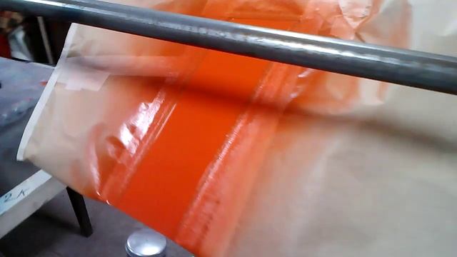 №243-Покрасил  крыло и стабилизатор   оранжевым цветом .