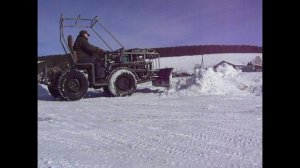 Уборка снежных кучь минитрактором "Кузя"