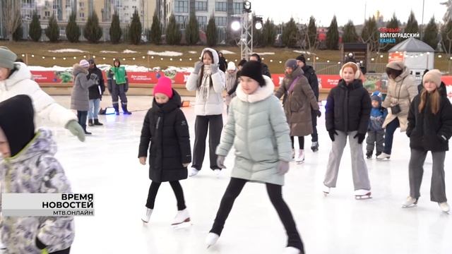 Волгоградские фигуристы и любители коньков поучаствовали в мастер-классе олимпийского чемпиона смотреть онлайн