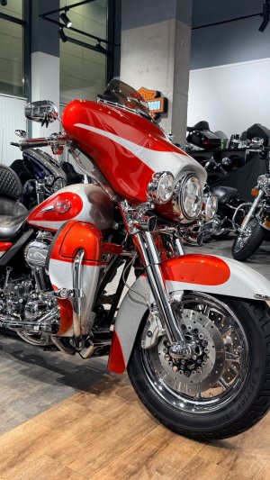 2008 CVO Electra Glide Ultra Copper Silver 24K (VIN 5HD*9807)