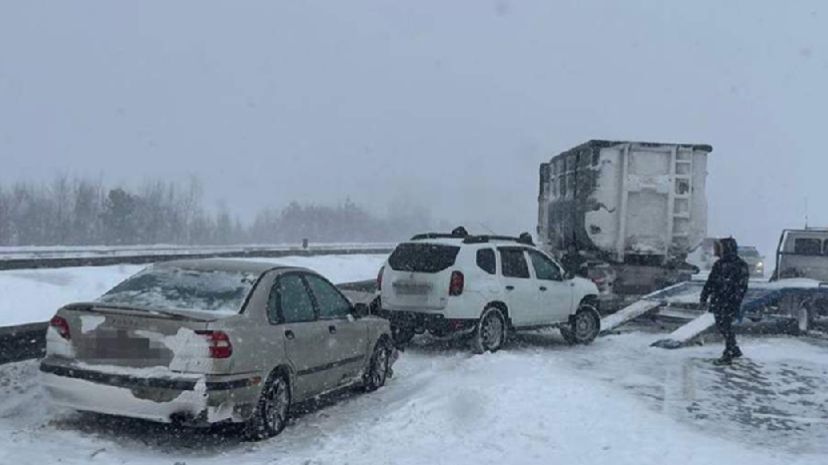 На трассе М-4 «Дон» в Подмосковье произошло массовое ДТП с участием 12 автомобилей смотреть онлайн