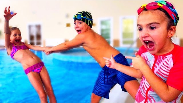 Аминка Камиль и Милана из Family box ПОСПОРИЛИ в Аквапарке! Кто КРУЧЕ Плавает? Влог от Кикидо смотреть онлайн