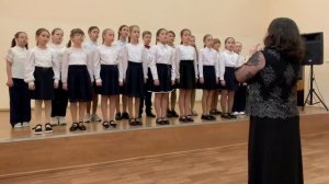Младший общешкольный хор "Звуки радуги"
