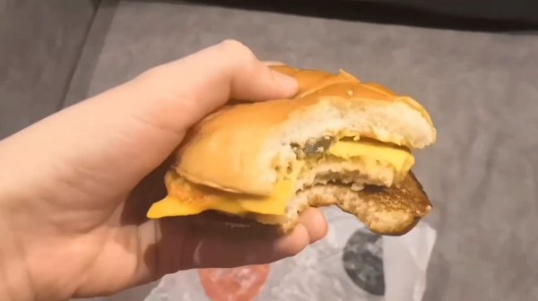 Обзор на Чизбургер (Rostic’s)