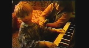 Незрячий пианист Олег Аккуратов