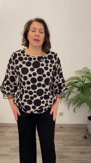 Наша легендарная блузка с акцентными рукавами и мега крутые брюки с хорошим стрейчем!