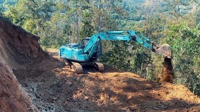 Экскаватор Kobelco против Cliff: Рискованное строительство горных дорог |