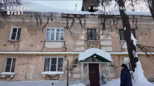 "Нависающая угроза": снегопады возобновились, а убирать кровли от снега и наледи УК не спешат