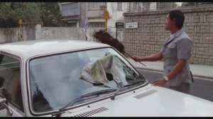 Победители и грешники: Выхлопная труба пытается украсть колёса с машины