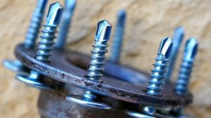 Фреза из саморезов: Мощная насадка на болгарку для резьбы по дереву.