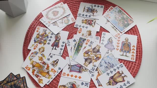 Червонная дама. Гадание на игральных картах смотреть онлайн