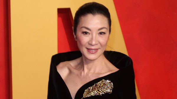 Актриса Мишель Йео получила именную звезду на Аллее славы Голливуда