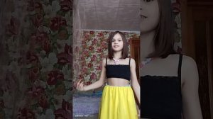 танцую под песню собрала 40 подписчиков! подпишитесь на меня на корги ТВ и на Сашу топ!