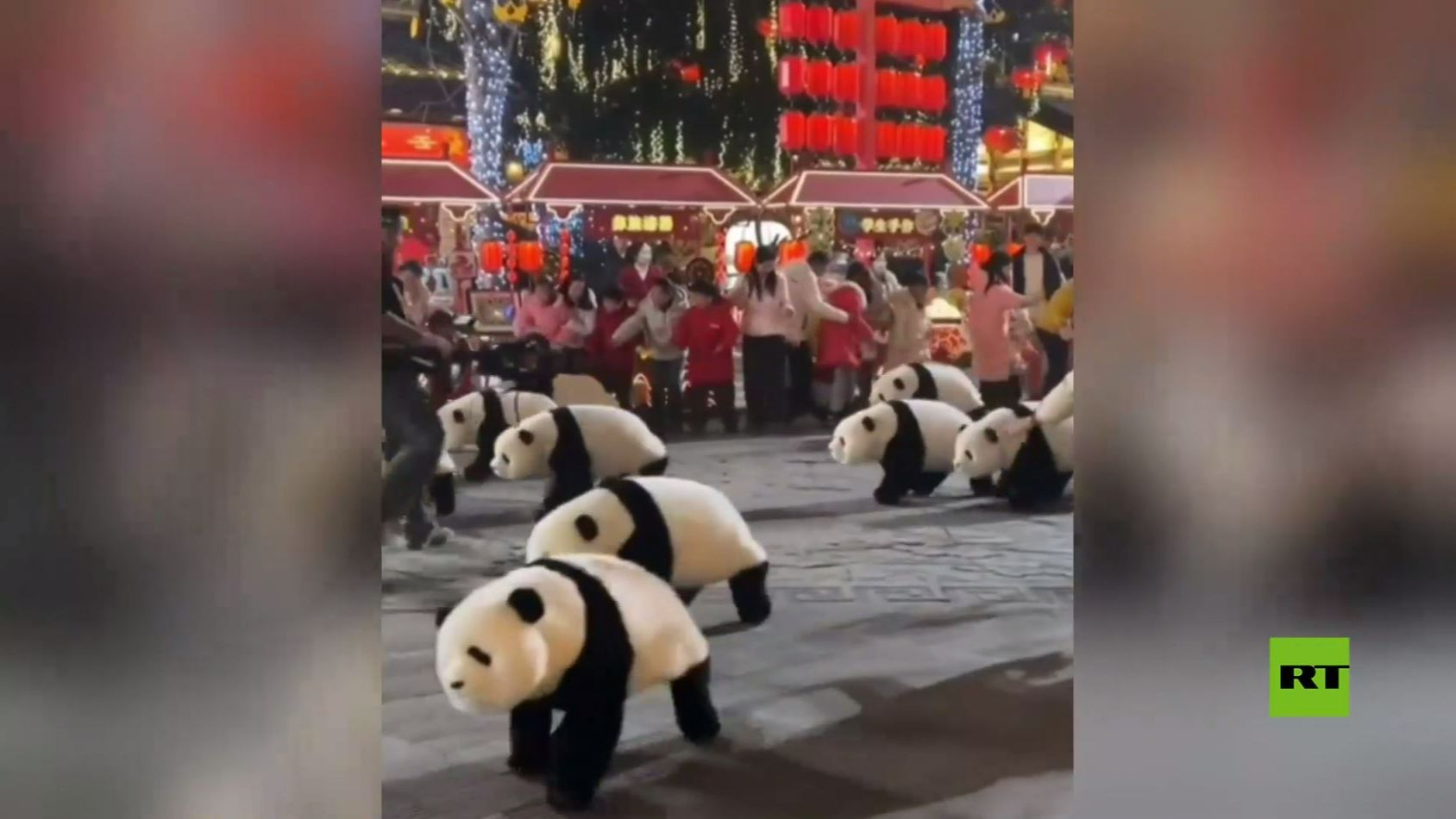 الصين.. سقوط سائق دراجة نارية في واد أثناء جولة جماعية смотреть онлайн