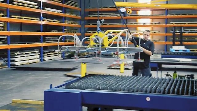 Вакуумная траверса - перенос стальных листов весом до 2000 кг