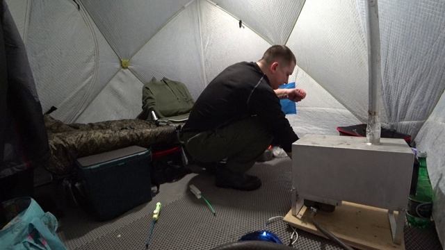 Зимняя ловля леща!!! Рыбалка с комфортом в доме на льду!!! Река Волга!!! смотреть онлайн