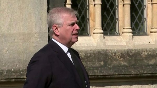 В Великобритании задержали бывшего принца Эндрю по делу вип-сутенера Эпштейна.