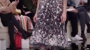Показ женской коллекции Chanel весна-лето 2017