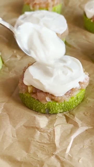 Фаршированные кольца кабачка с семечками