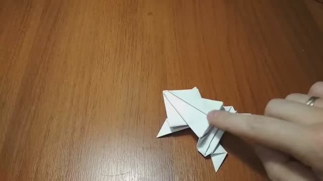 Как сделать прыгающую лягушку из бумаги. Оригами_ лягушка. смотреть онлайн