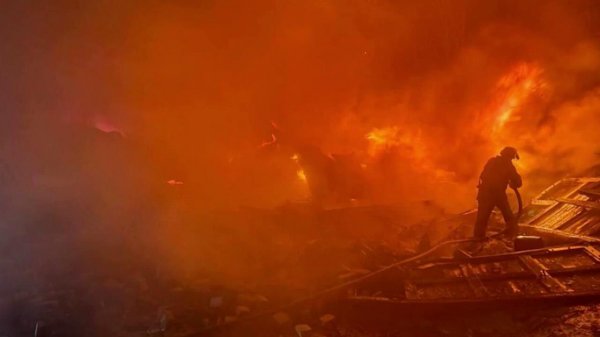 Российская армия этой ночью нанесла новые удары по украинским военным тылам.