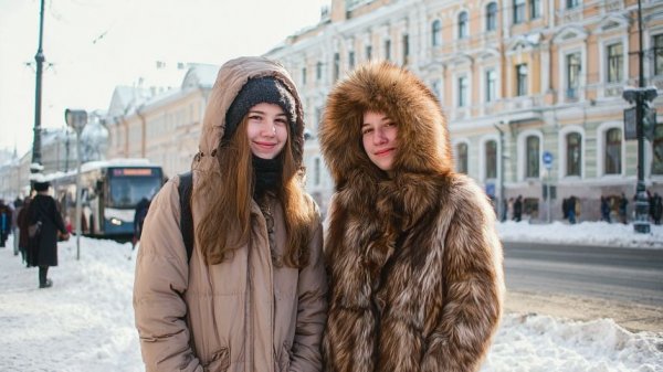 Тепло ли тебе, девица? Что лучше согреет зимой — шуба или куртка
