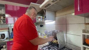 Муж Готовит на Кухне, а я за Кадром