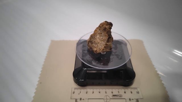 Гранат (Альмандин) в породе смотреть онлайн