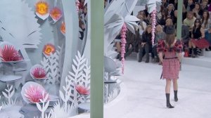 Показ женской коллекции Chanel весна-лето 2015