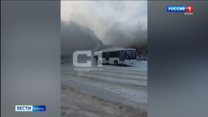 В Сыктывкаре столичные огнеборцы тушили пожар на территории АТП