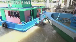 В ШЛЮЗЕ СТОЛКНУЛИСЬ ДВА СУДНА / Вьетнам.