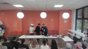 Мастер-класс по приготовлению школьных блюд с известным российским шеф-поваром Григорием Мосиным