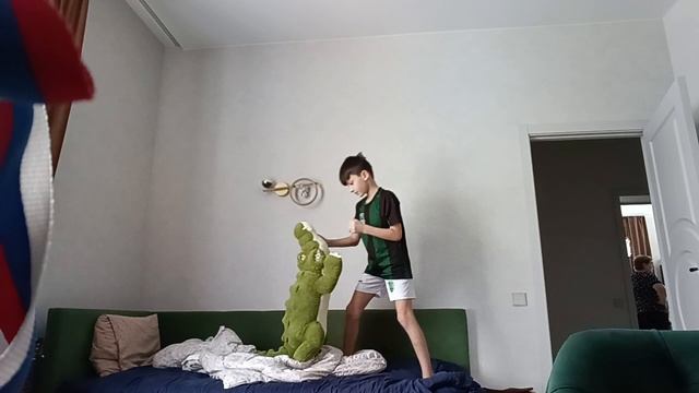 ИльяIlya против крокодильчика