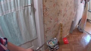 СОРВАЛИ ПОЛ