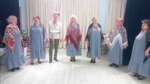 У ворот сосна зеленая