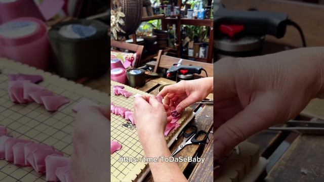 Мастер-класс «Розы канзаши из атласных лент» Мастер-класс «Розы канзаши из атласных лент»