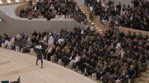 Показ женской коллекции Chanel Métiers d’art 2017-2018