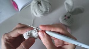 Пасхальный зайчик крючком. Мастер-класс. Часть 2