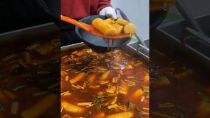 Ттокпокки готовят свежими каждое утро