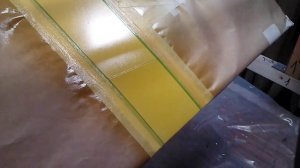 №253- Покраска  крыла и стабилизатора  жёлтым цветом , 1 слой.